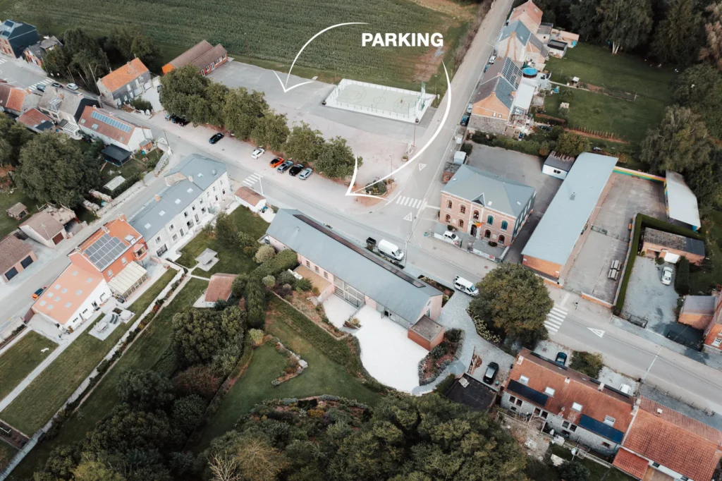 photo drone ferme saint-jean vue aérienne du grand parking